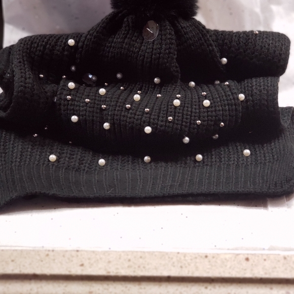 NWT JESSICA SIMPSON BLACK โHAT & SCARF SET - Picture 5 of 8